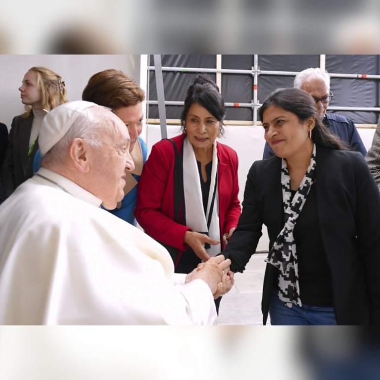 Durant la seva visita a Bèlgica, el papa Francesc es va reunir amb algunes famílies de refugiats que han arribat al país amb els corredors humanitaris de Sant’Egidio